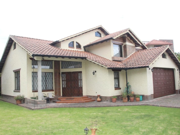 Se arrienda y/o vende, casa en Cota