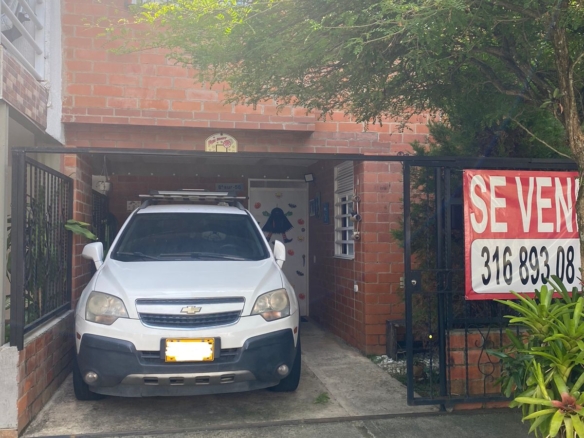 CASA EN EXCELENTE UBICACION EN JAMUNDI CERCA CENTRO COMERCIAL ALFAGUARA