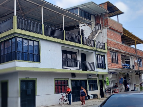 Venta de Casa de 4 Pisos esquinera barrio el Diamante Cali