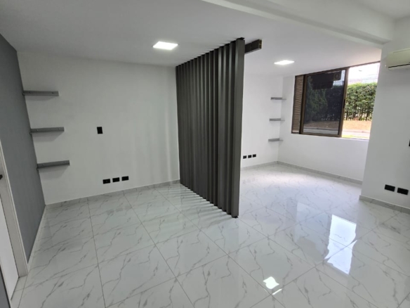 Alquilo hermoso local ideal para oficina o consultorio en Conquistadores