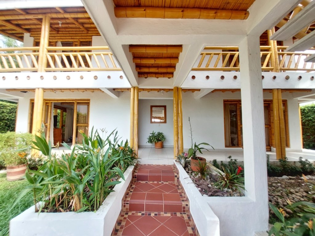 SE VENDE LA MÁS HERMOSA CASA CAMPESTRE ÚNICA EN SU DISEÑO, EN EL MEJOR CONDOMINIO DE CHINAUTA CUNDINAMARCA, CONDOMINIO CAMPESTRE LAS PIRÁMIDES
