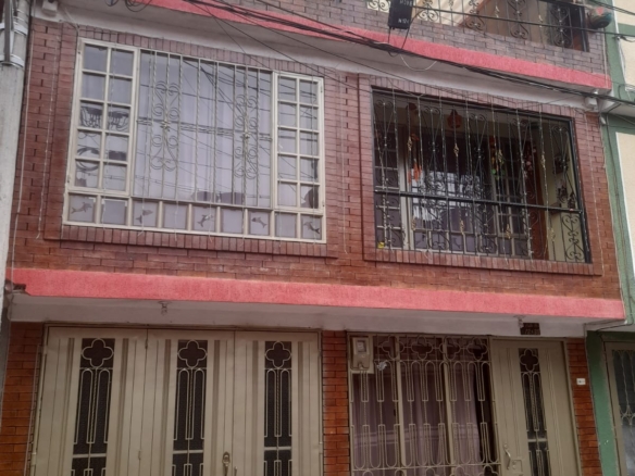 SE VENDE HERMOSA CASA EN MOSQUERA VILLA SAJONIA