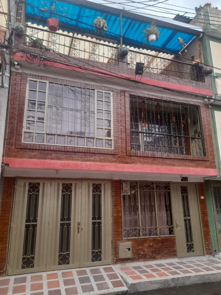 SE VENDE HERMOSA CASA EN MOSQUERA VILLA SAJONIA