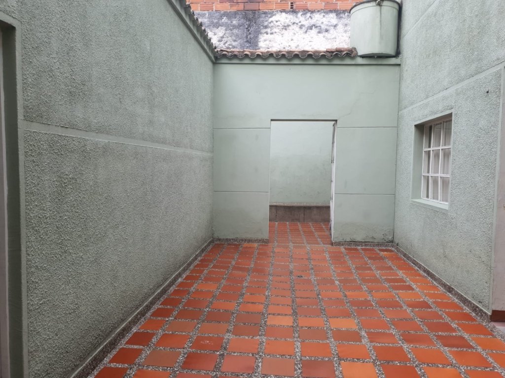 VENDO CASA EN LA AMERICA SAN JAVIER MUY AMPLIA 2 PATIOS