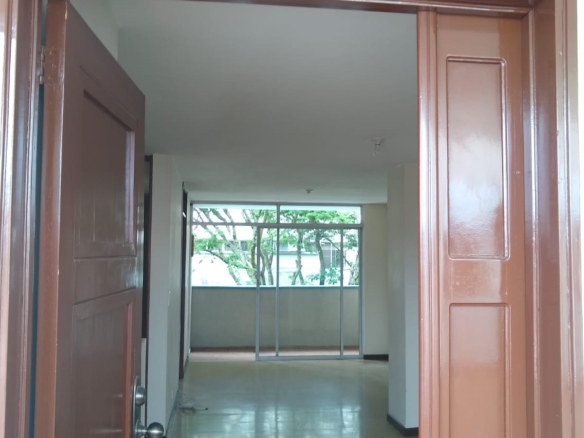 VENDO EN SUR CENTRAL CALI, APARTAMENTO DUPLEX 4o. Y 5o. PISO, AMPLIO, MUY BUENA UBICACION, ENTRE LA CALLE 5 Y LA CALLE 9, AREA 110 M2, 3 BALCONES, REMODELADO!!