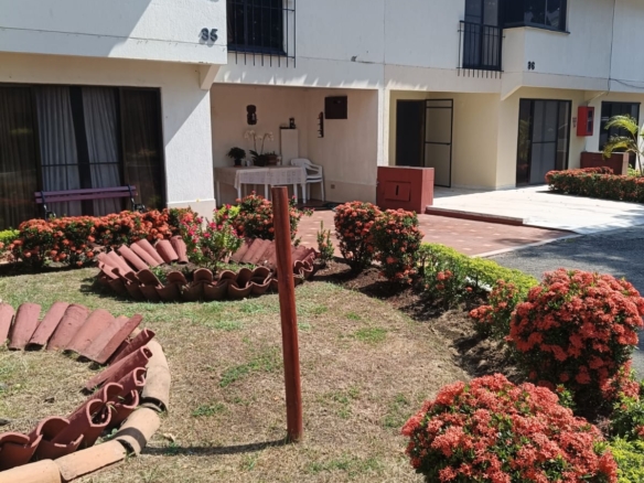 VENDO HERMOSA CASA CONDOMINIO CAMINO REAL – REMODELADA- 160 MTS