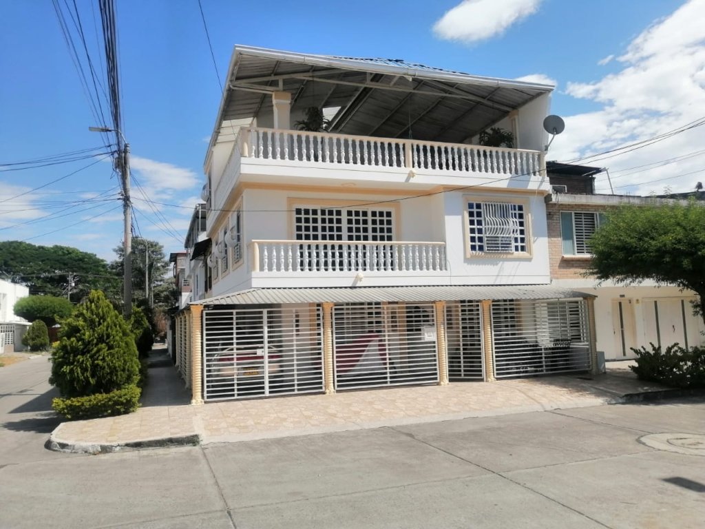 Casa Esquinera en Altamira-Palmira