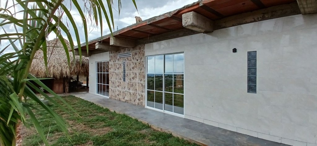 Venpermuto Hermosa Casa Campestre en Santa Elena