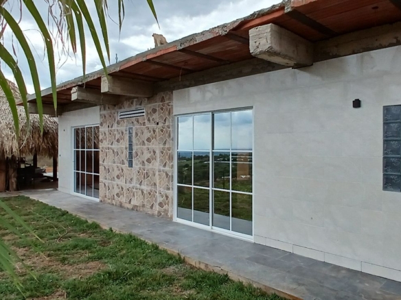 Venpermuto Hermosa Casa Campestre en Santa Elena