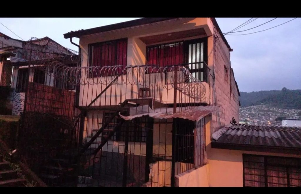 Venta de casa de 3 rentas en San Cayetano Manizales para remodelar,