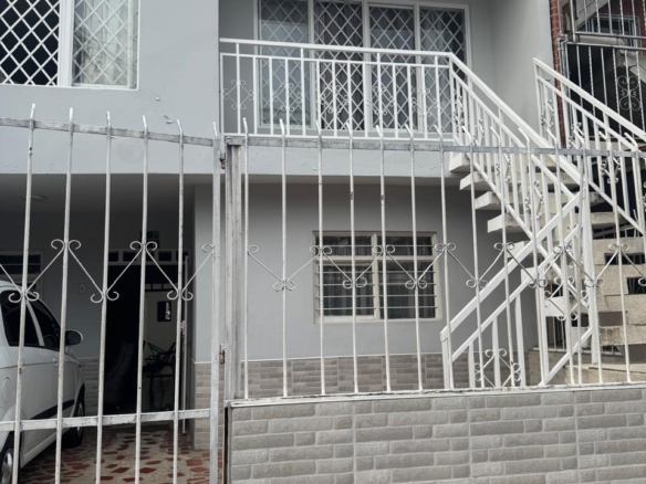 Casa en el barrio El Guabal Cali de 2 pisos independientes comercial