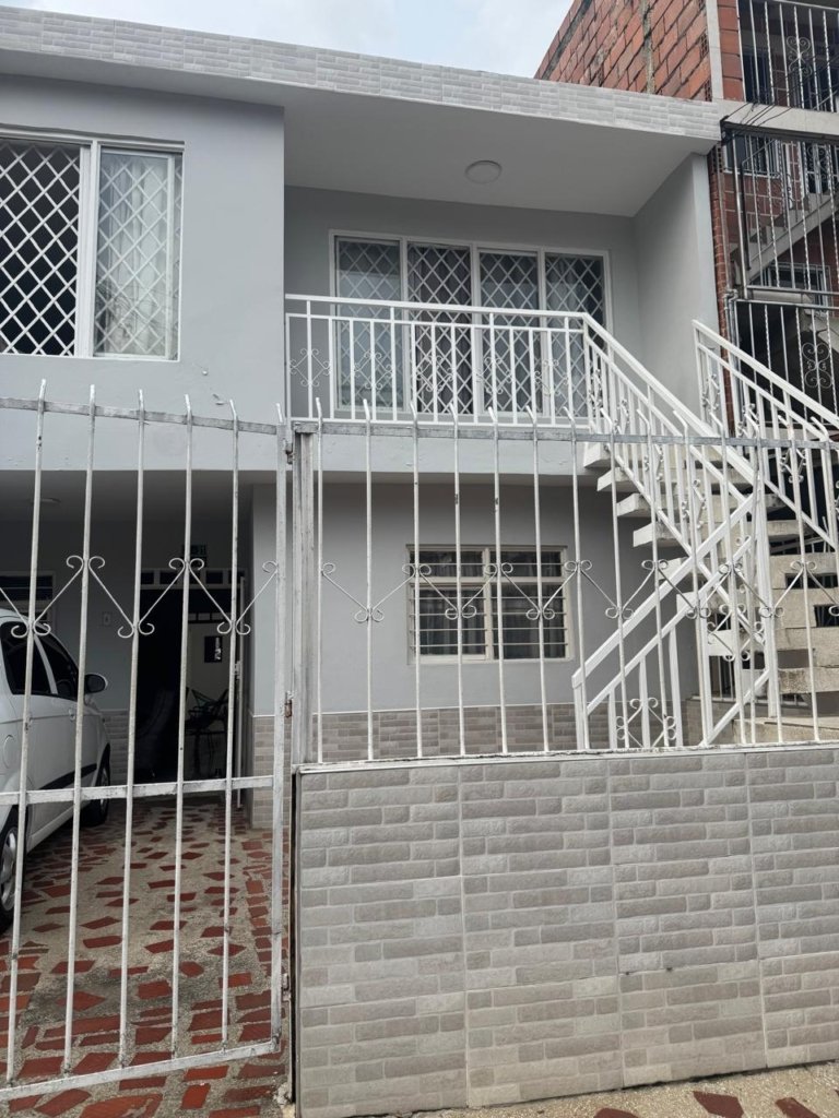 Casa en el barrio El Guabal Cali de 2 pisos independientes comercial