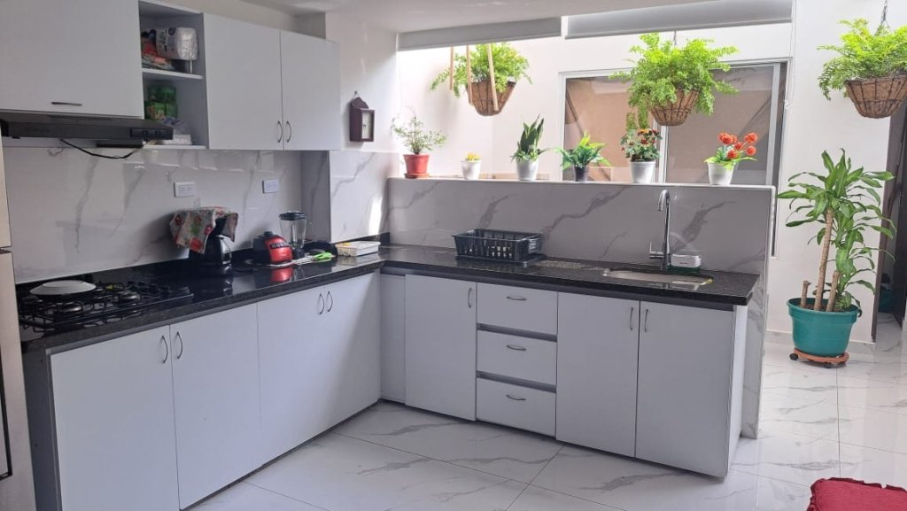 Casa de 3 pisos en la Flora Cali