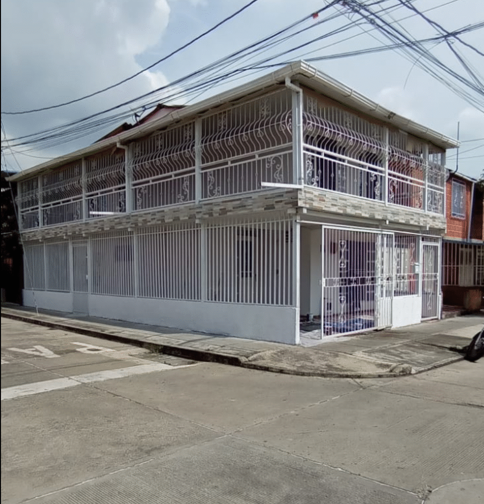 Casa esquinera en Palmira en Molinos de Comfandi