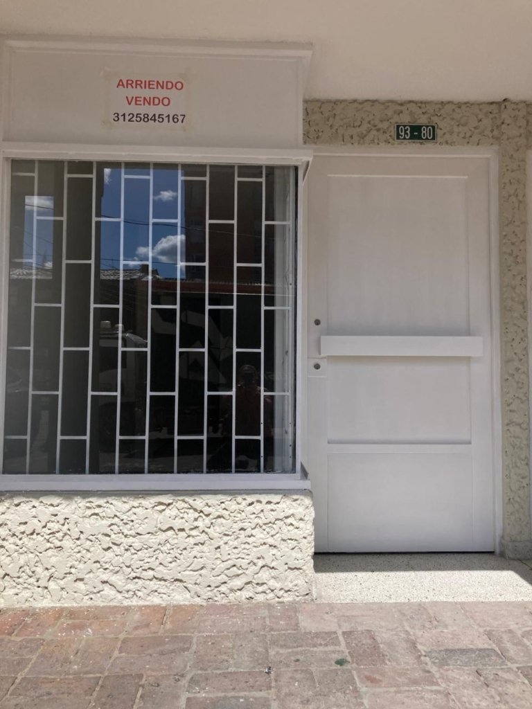 LOCAL EXTERIOR, Primer piso, 17 m2 , baño, bahía de parqueo, Carrera 49 # 93 – 80 Barrio la Castellana,