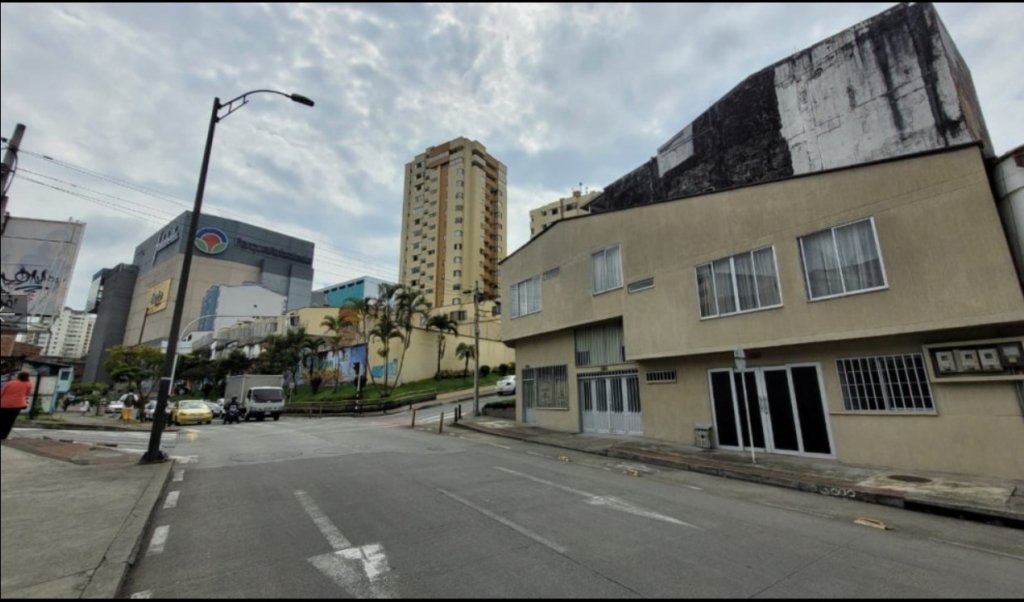 Casa esquinera en zona estratégica de Pereira cerca del centro comercial Parque Arboleda