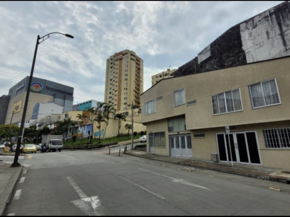Casa esquinera en zona estratégica de Pereira cerca del centro comercial Parque Arboleda