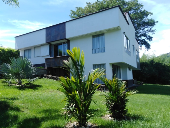 Casa Campestre Condominio Baru Neira Caldas, a 50 minutos de Manizales vía Medellin