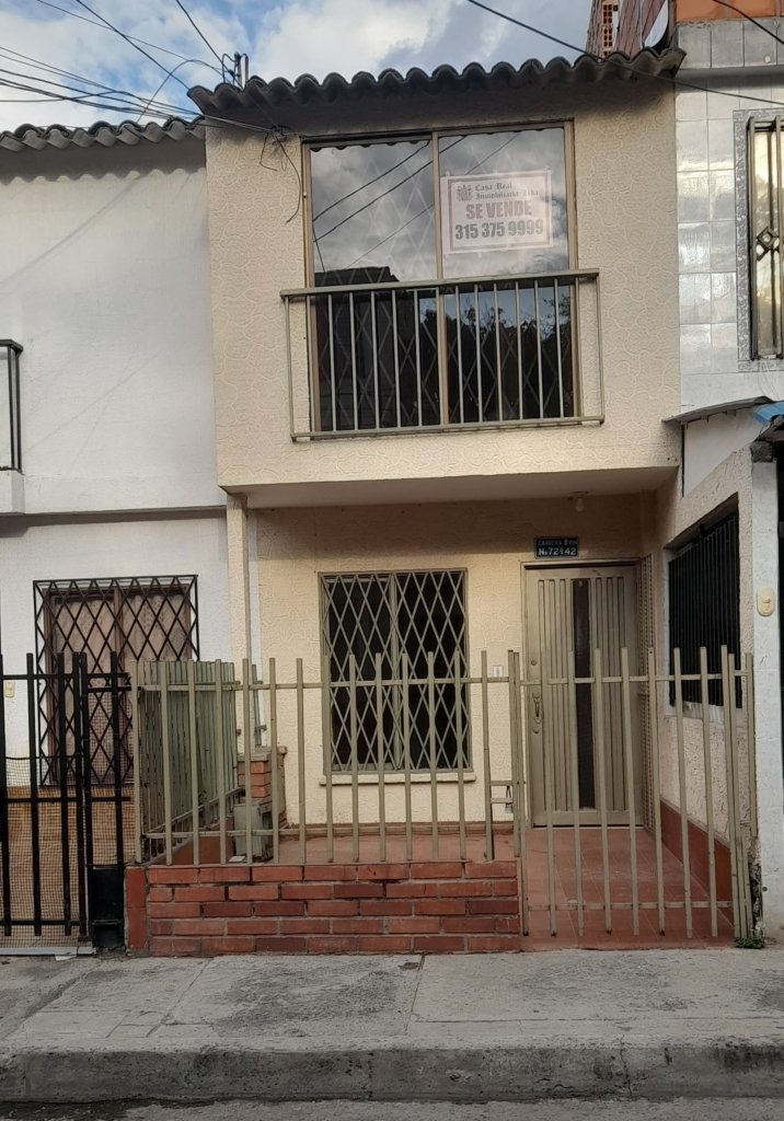 Venta de casa en barrio Guaduales, Cali