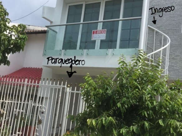 Casa en la Urbanizacion Contadora de 3 pisos