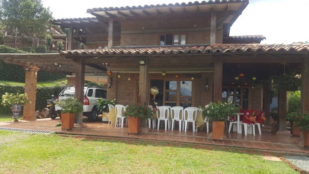 Venta de Hermosa Casa en La Reforma Cali