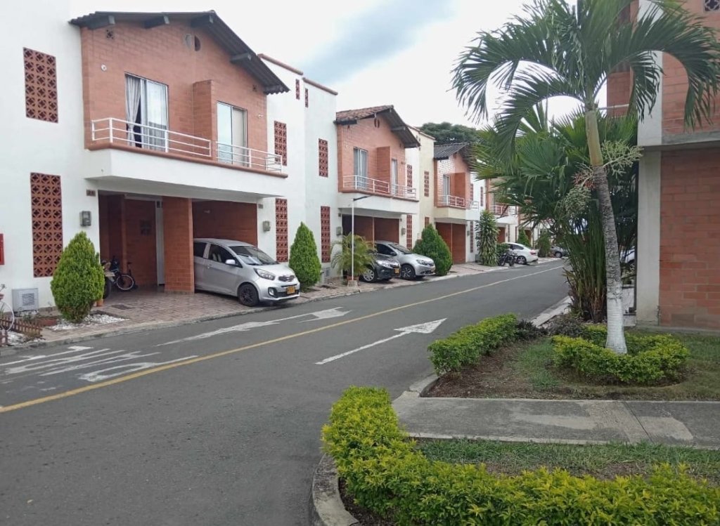 Casa en Palmira a 2 minutos de Centro comercial Llanogrande