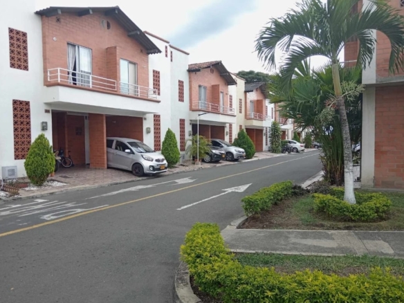 Casa en Palmira a 2 minutos de Centro comercial Llanogrande