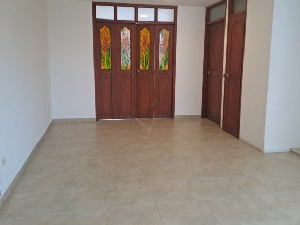 Apartamento sobre la avenida 8N en Granada Cali