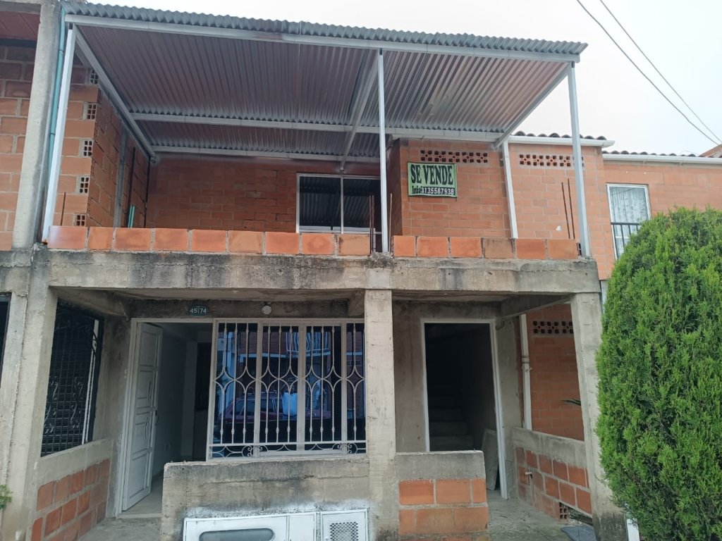 Casa de 2 pisos Barrio Las Margaritas Jamundi