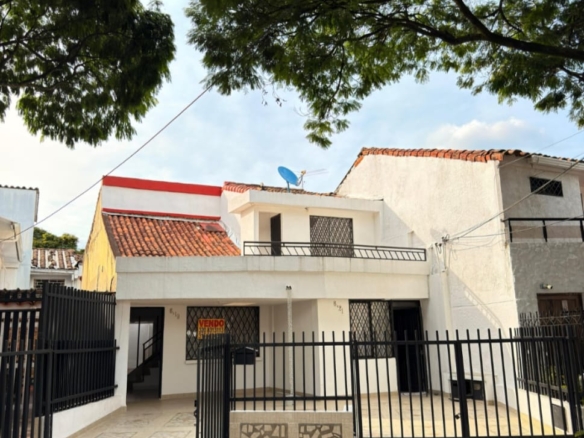 Casa de dos pisos mas Apartaestudio independiente Tequendama Cali