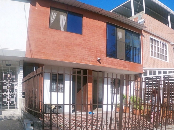 Propiedad con 2 Apartaestudios y un Apartamento en Vipasa Cali