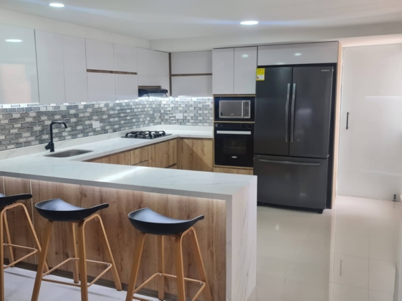 Venta de hermoso apartamento en los Colores