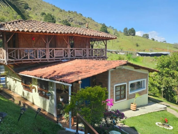 Encantadora Casa Campestre en Altos de Villa Roca, Copacabana, Antioquia