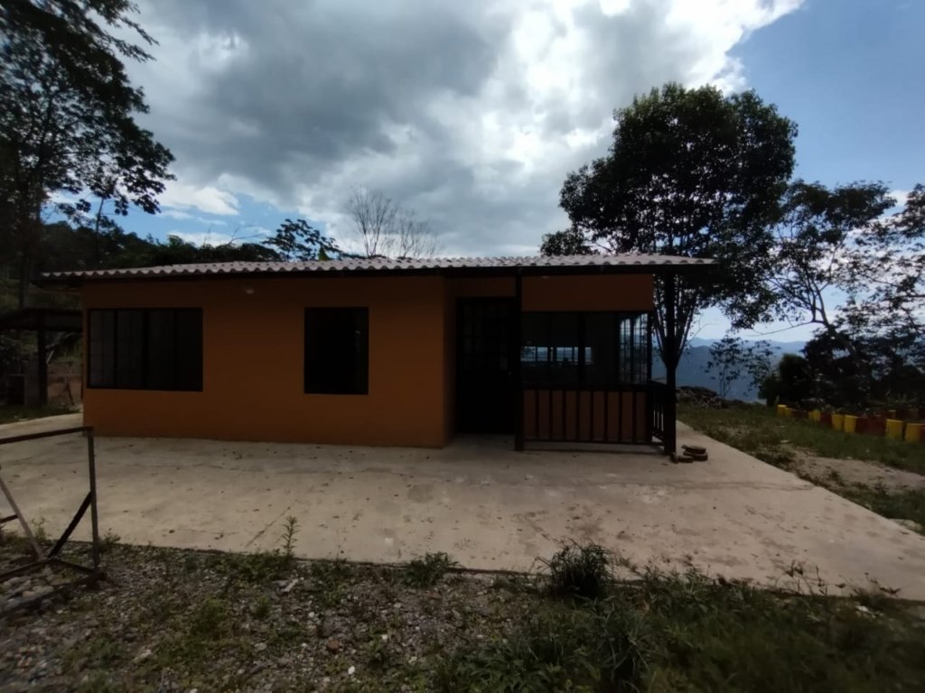 Excelente parcela con casa campestre