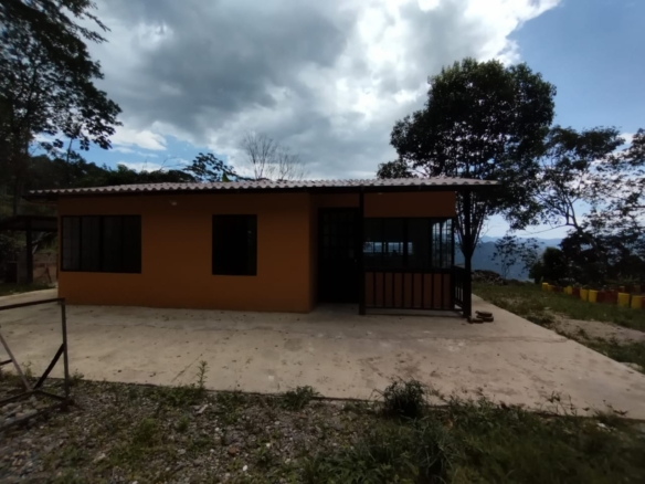 Excelente parcela con casa campestre