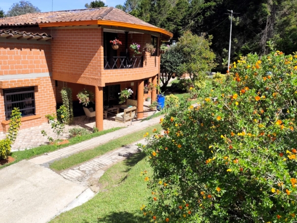 Arriendo casa campestre grande en Guarne Antioquia