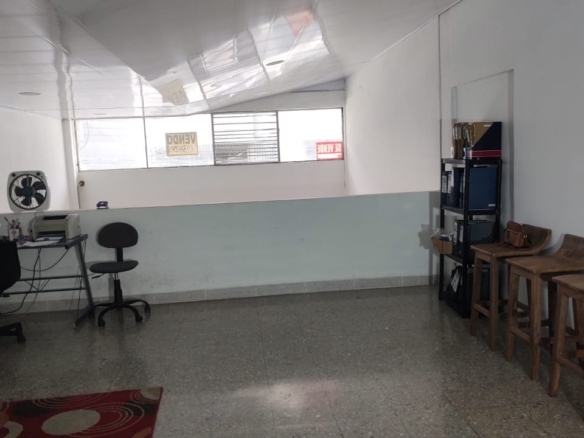 SE VENDE AMPLIA BODEGA CRA PRIMERA