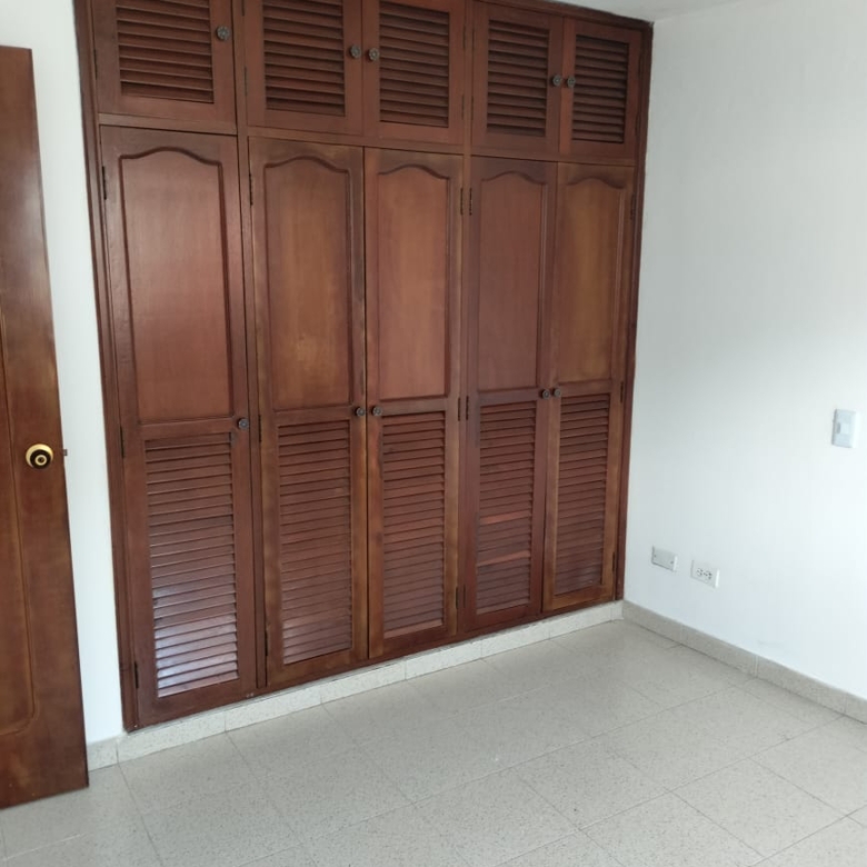 VENDO EXCELENTE EDIFICIO 3 PISOS BARRIO CALDAS