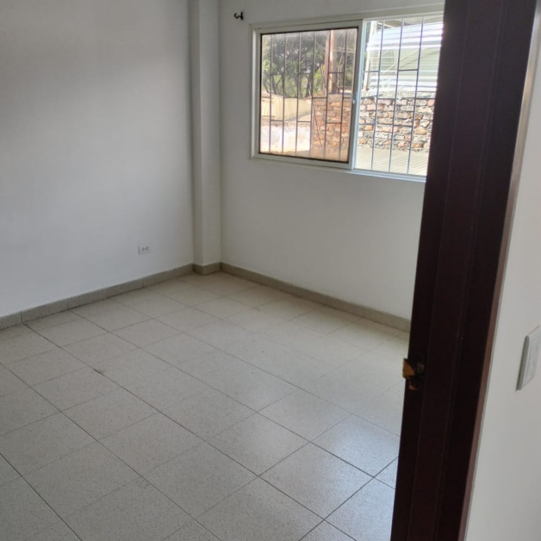 VENDO EXCELENTE EDIFICIO 3 PISOS BARRIO CALDAS