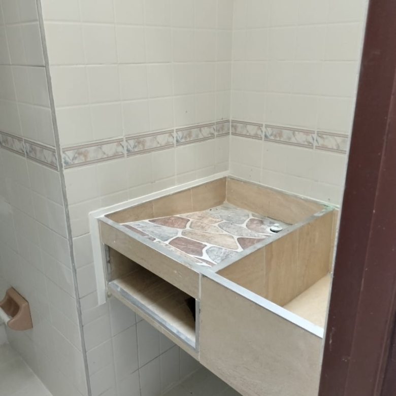 VENDO EXCELENTE EDIFICIO 3 PISOS BARRIO CALDAS