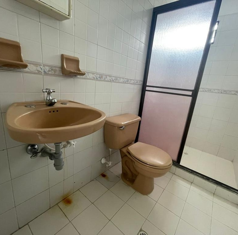 VENDO EXCELENTE EDIFICIO 3 PISOS BARRIO CALDAS