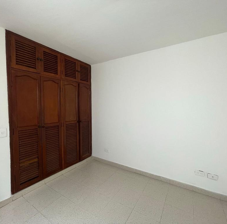 VENDO EXCELENTE EDIFICIO 3 PISOS BARRIO CALDAS