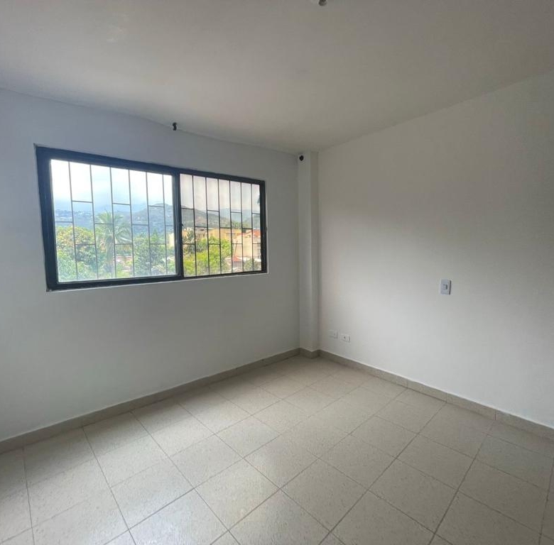 VENDO EXCELENTE EDIFICIO 3 PISOS BARRIO CALDAS