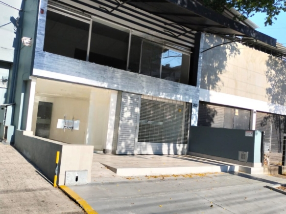 VENDO EDIFICIO DOS PISOS SOBRE AVDA SEXTA