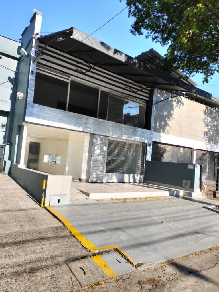 VENDO EDIFICIO DOS PISOS SOBRE AVDA SEXTA