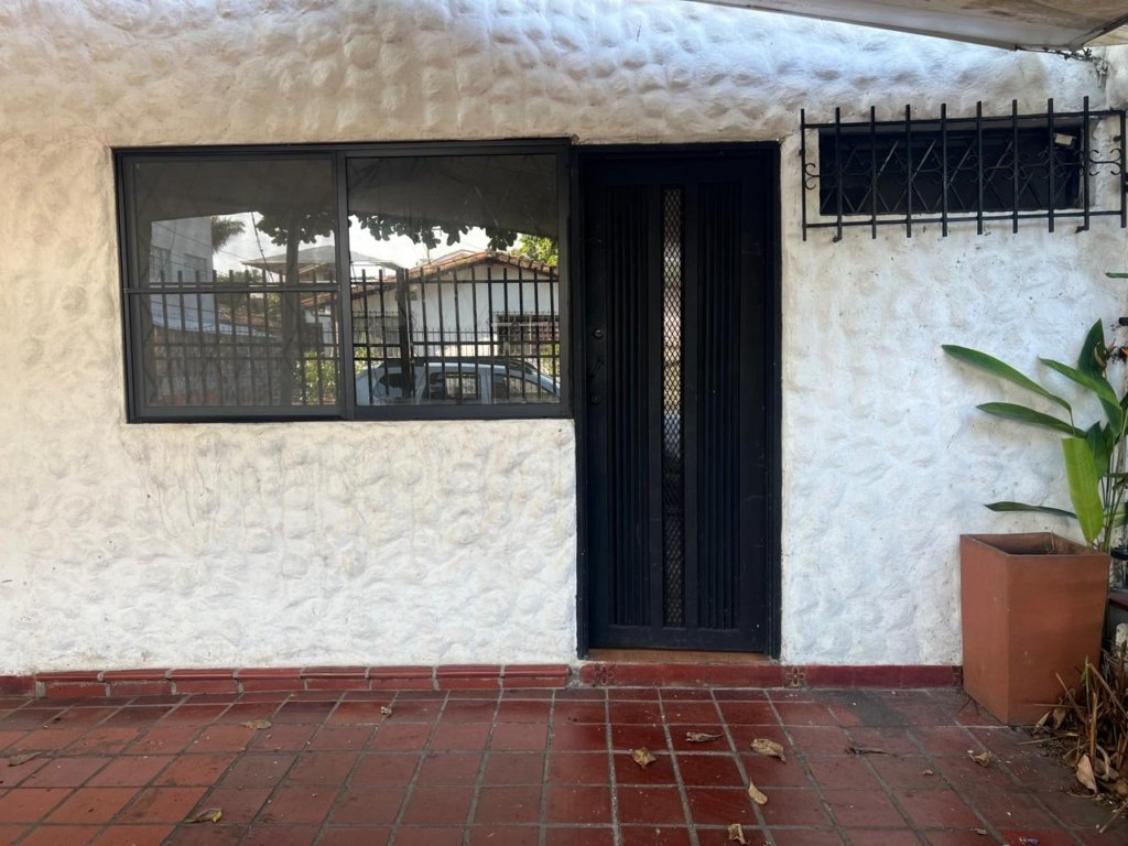 Se alquila apartaestudio en capri