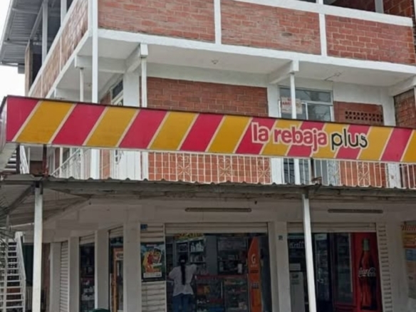 Alquilo local comercial en terraza piso 3 en la entrada de Bonanza Jamundí