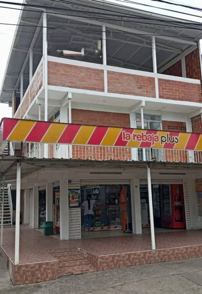 Alquilo local comercial en terraza piso 3 en la entrada de Bonanza Jamundí