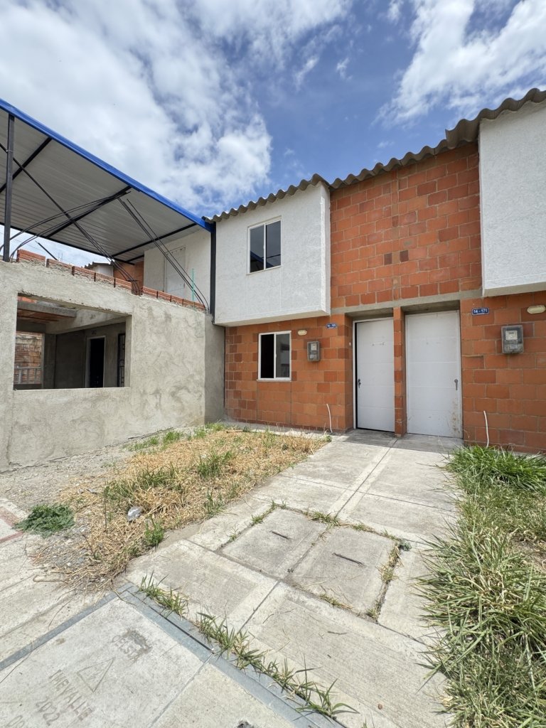 VENDO CASA EN CANDELARIA A 15 MINUTOS DE CALI