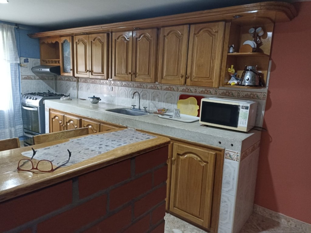 Casa Esquinera de 3 pisos Unifamiliar en Bello barrio Santa Ana